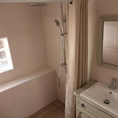 La Maison Du Saula לינה וארוחת בוקר 3*