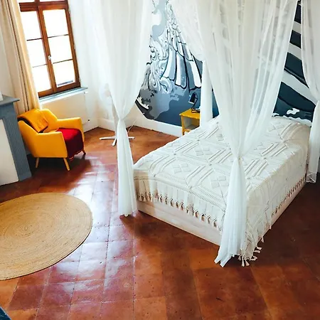 לינה וארוחת בוקר La Maison Du Saula Lafrançaise